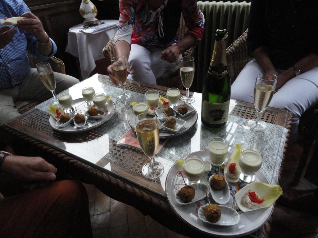 Chateau Bleu Hotel Trooz ภายนอก รูปภาพ